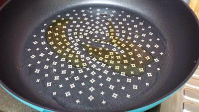 放些適量的食用油熱鍋。