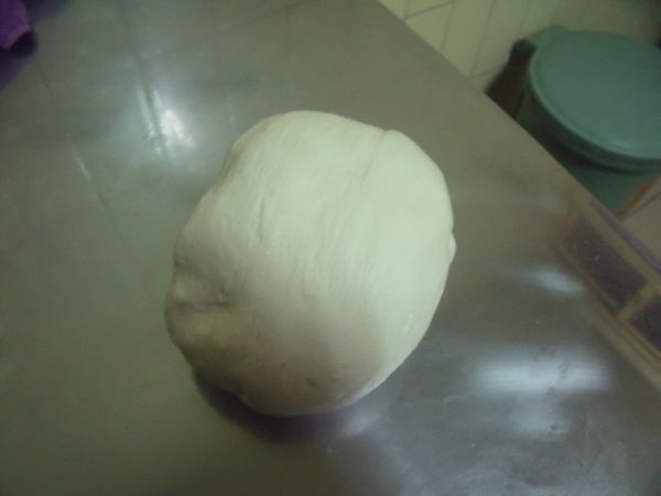 麵糰攪拌揉至均勻後,室溫1小時,放至冰箱2~3小時。