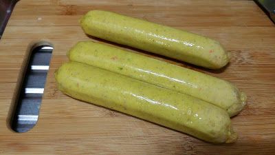 準備香腸或熱狗。
(任何口味自選喔^^ 跟雞蛋不同顏色的話切面更漂亮。)