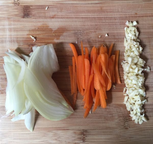 所有食材切成絲