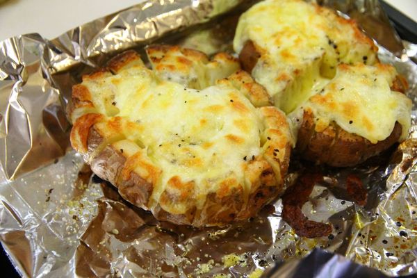 再次進入烤箱 烤約5~8分鐘起司融了就可以
照片是出爐的樣子