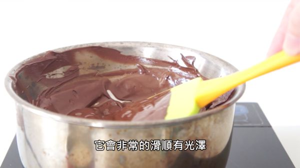 [巧克力糊]巧克力隔水加熱，融化。