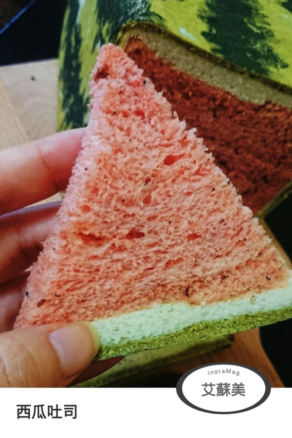 烤箱先以200度預熱10分鐘, 在放入烤約15分鐘後, 下調溫度到170度烤約30分鐘後即完成.

(此溫度是12兩吐司模帶蓋的溫度喔!!!!)