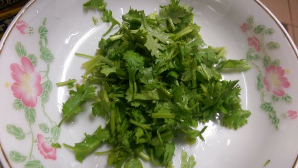 備料~~香菜洗淨.剁碎