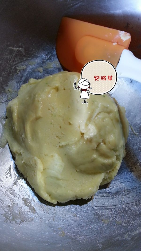 用軟刮刀拌至無粉狀即可