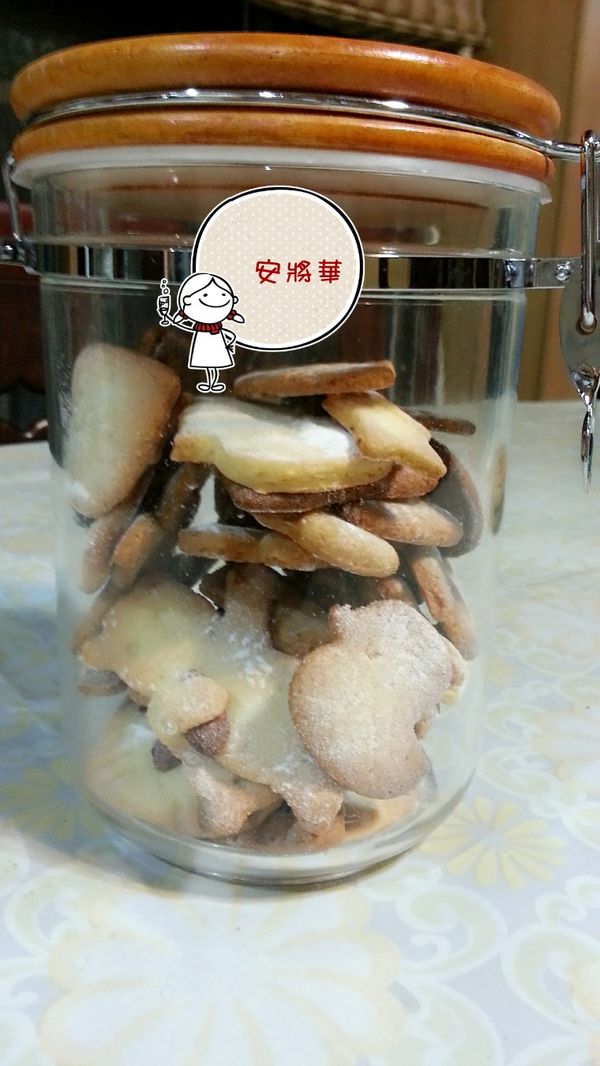 將放涼的餅乾用密封玻璃罐儲存比較不會失去風味喔！