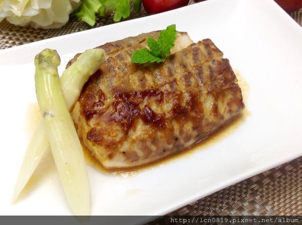 打開烘焙紙，小烤箱再轉一圈上色