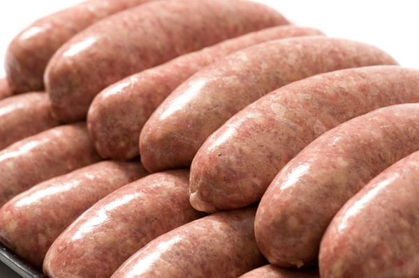 用豬肉或其他肉類的腸都可，因這種肉腸肥瘦均勻，已加調味。用絞肉代替也可