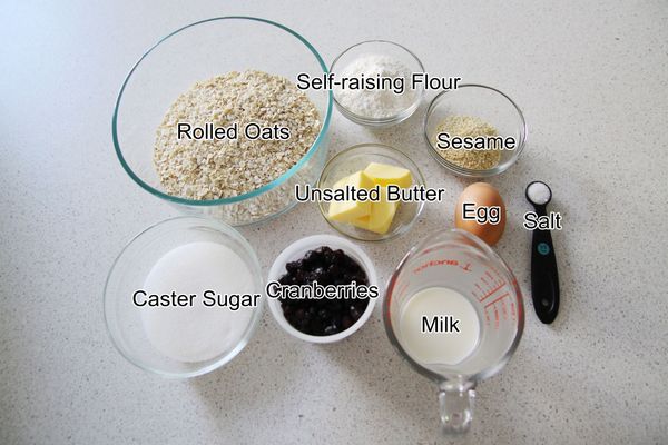 備好材料。(點擊圖片放大後，可看到食材英文名稱。)