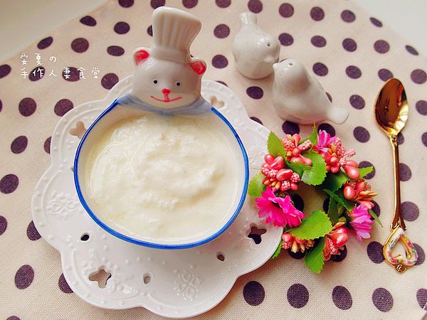 因為優酪乳的味道沒有很酸，可以加一些果醬，酸酸甜甜超好吃喔！