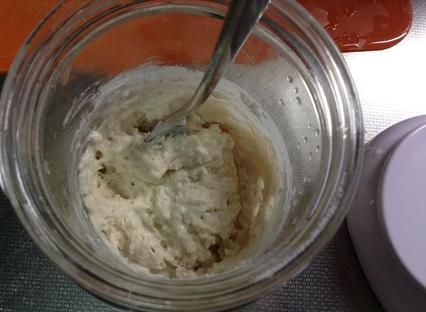 第一回材料：
草莓酵母液100CC
高筋麵粉100公克