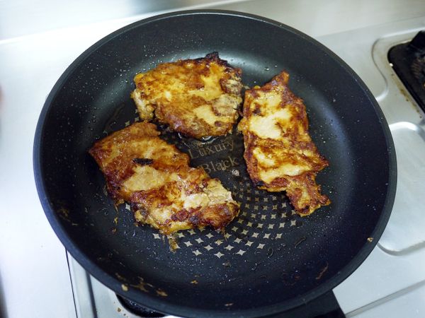 放入冰箱冷藏一天入味後，即可煎煮或是炸都很美味唷