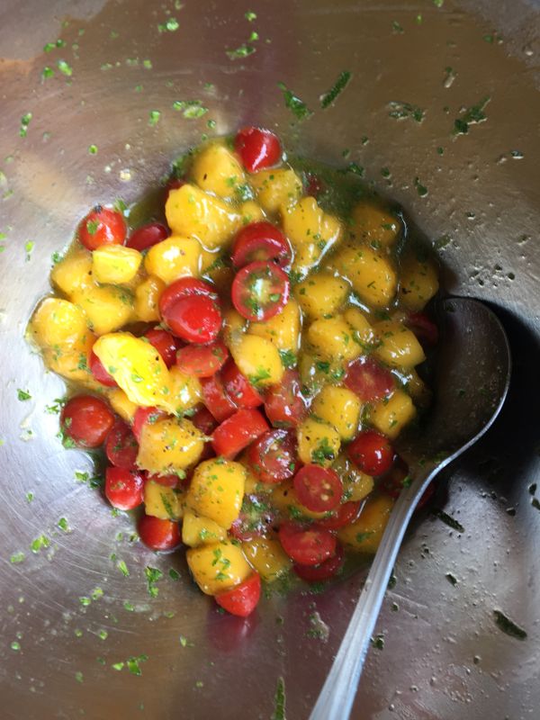 取出冰鎮好的步驟一,加入橄欖油拌勻