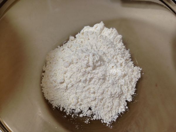準備麵粉一盆