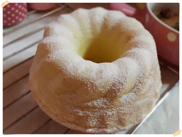 完全冷卻後才可以灑裝飾糖粉