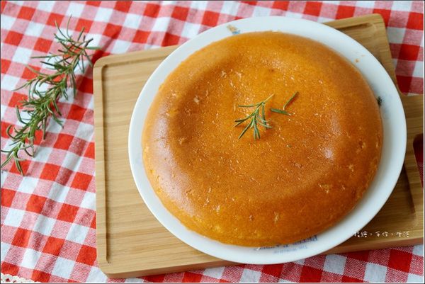 電鍋煮飯鍵跳起來後，稍微輕壓一下表面，
感覺有彈性就完成了。