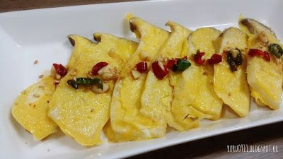 淋上醬汁酸酸辣辣的，很適合當夏天的小菜喔！