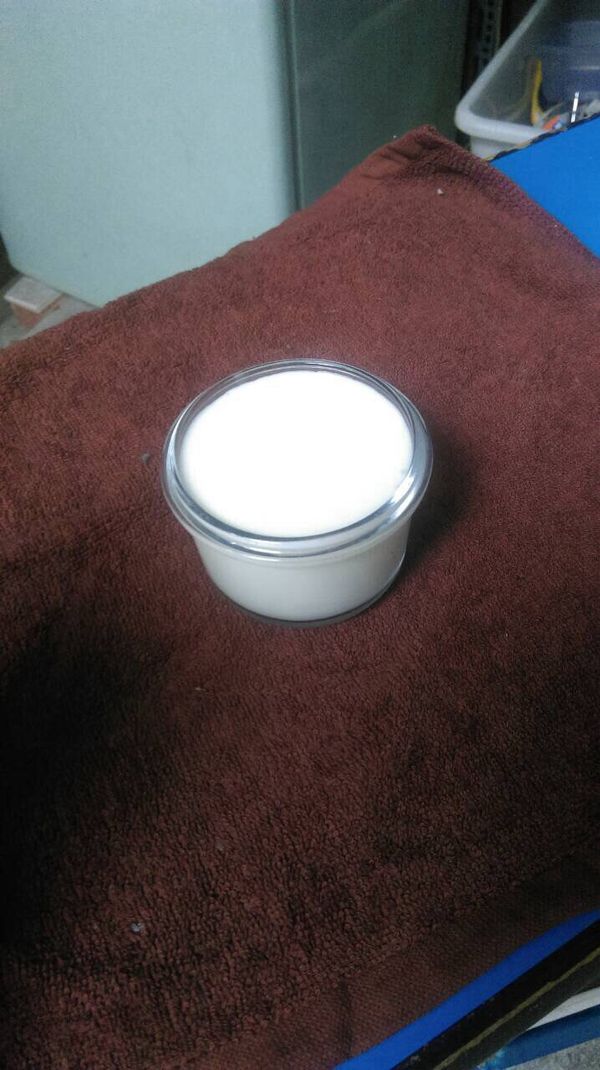 如果沒有量杯也可以跟我ㄧ樣準備一個小杯來當量杯。比例是1:3/優酪乳:牛奶