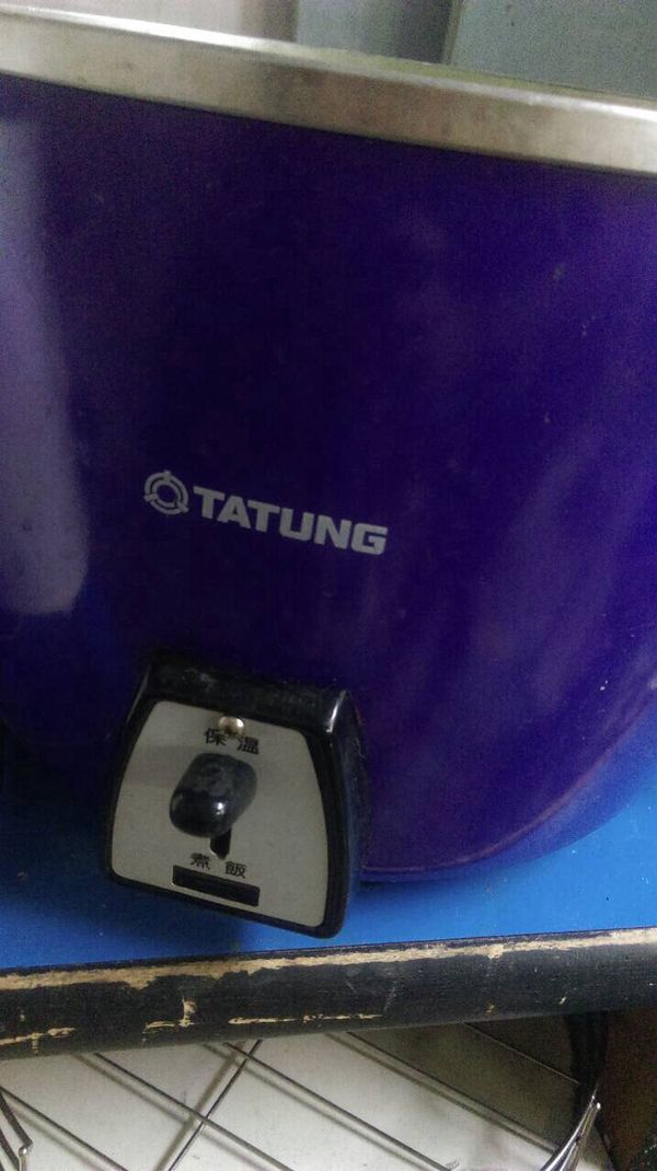 電鍋倒ㄧ小杯水，開保溫
千萬不能煮唷！酵母會死亡