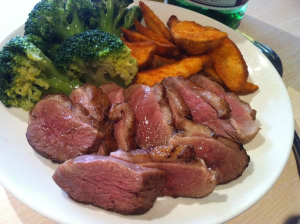 烤好後 切片裝盤就可以上桌拉 :)