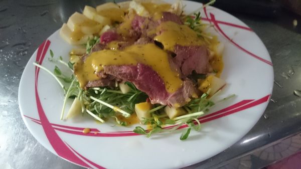 淋上蛋黃芥末醬就大功告成囉！