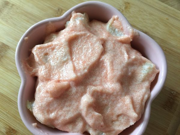 明太子與沙拉醬以1:1的比例，拌勻做成明太子醬，鋪在馬鈴薯上 
(明太子已經有鹹味了，沒有在放鹽，可依照個人口味自行加鹽或七味粉調味囉~)