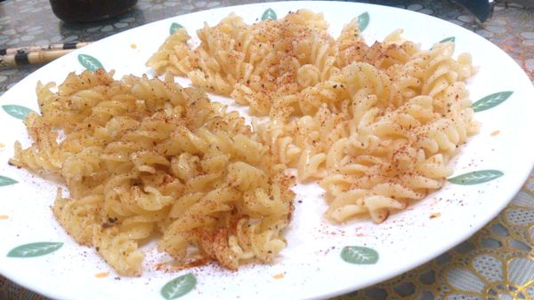 最後在灑上一些調味料 即可上桌