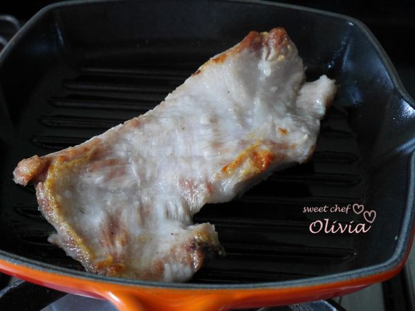 以中火煎至兩面焦香。