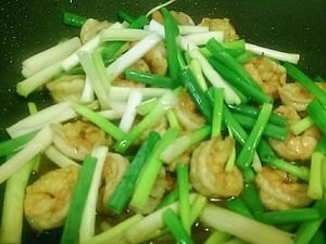 醬汁略為收乾再加入青蔥