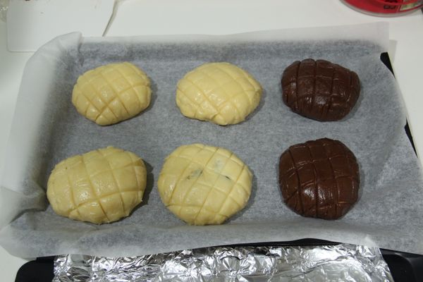 用刮刀刮出波蘿紋