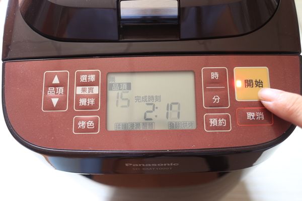 選項選擇“15 花式麵包”，果實選擇無，按下“開始”鍵開始作業。