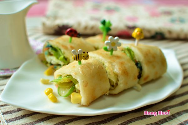 捲起後用剪刀剪小塊盛盤即可。