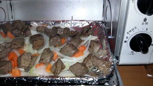 熟度可以自己控制，想吃生一點的就約莫6分鐘即可，我是烤了7分鐘
(約莫6分熟)
烤完後就可以慢慢享用囉~