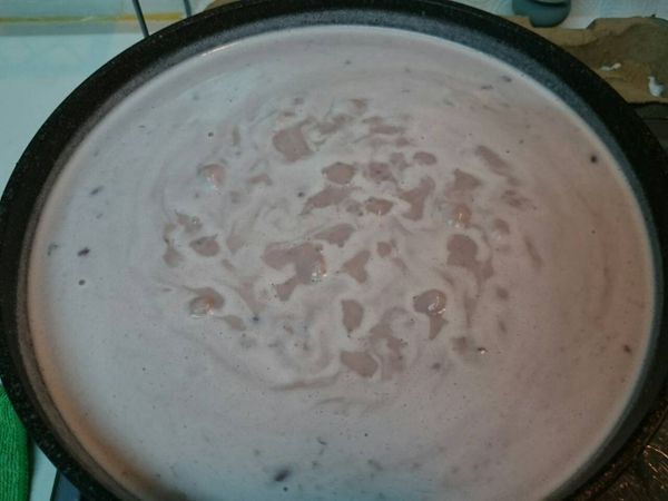 最後將要[勾芡]的玉米粉水混勻後倒入，邊攪拌煮至濃稠狀後關火。
整鍋放至完全冷卻後，再倒入冰棒盒或製冰袋中，放冰箱冷凍一夜即可。