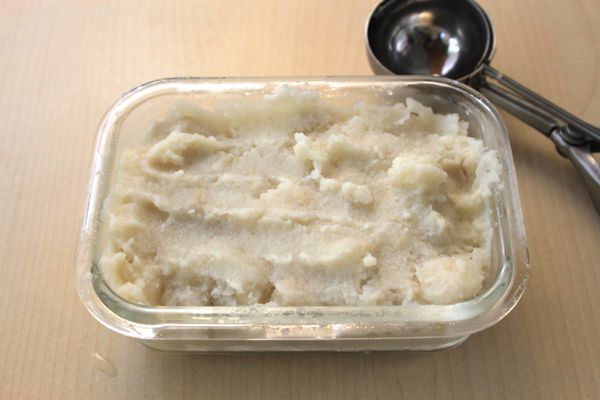 完成後放在可冷凍的盒子裡保存，食用時取出放室溫10分鐘，稍變軟後口感變軟就是好吃的叭噗了！