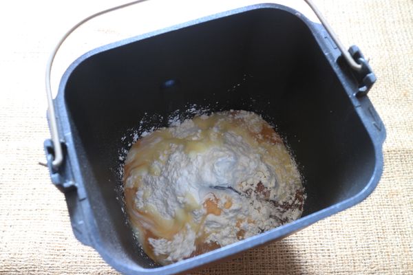 放入煉乳及蜂蜜。