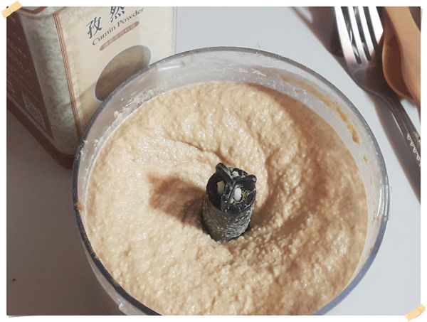 加入脫好膜的鷹嘴豆,用煮豆子的水調整濃稠度