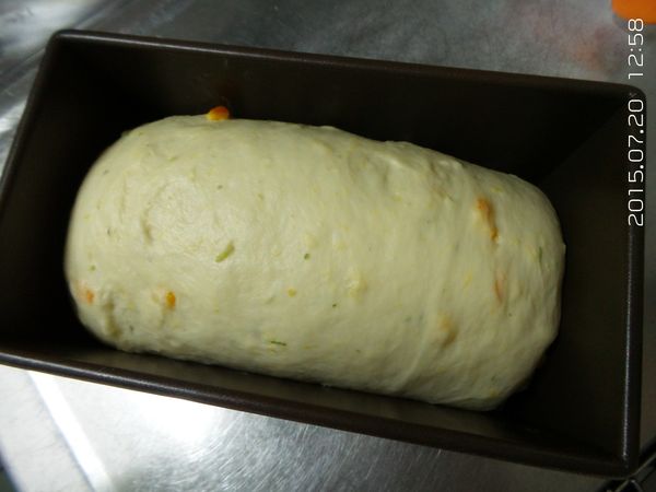 麵團發酵至模具的8分滿