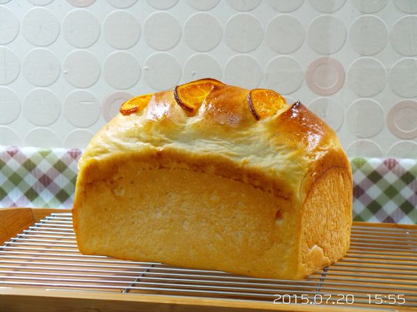 出爐後馬上脫模~放網架上散熱!