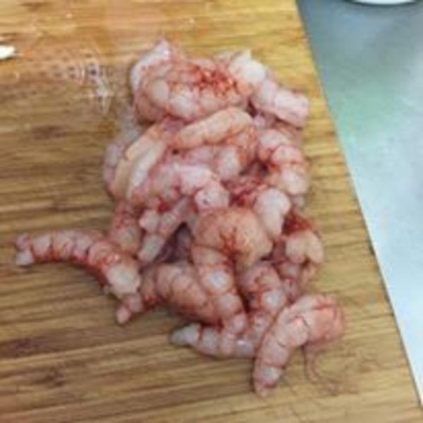 先將蝦仁開背去腸泥