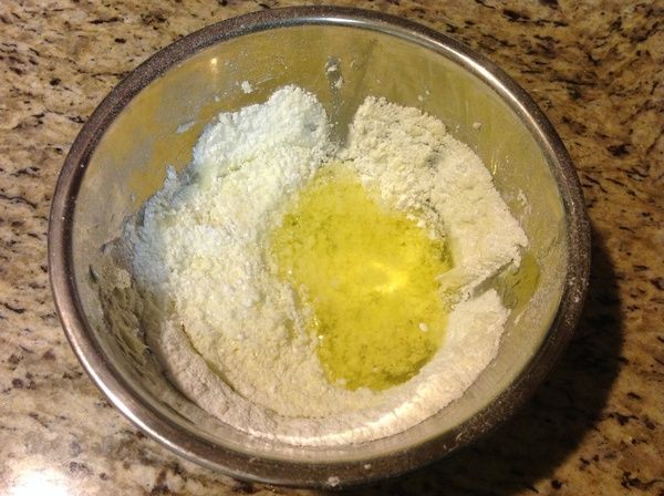 蛋白分2次加入盆內