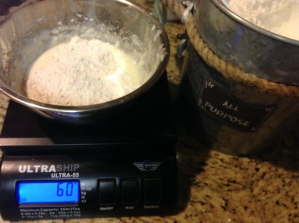 加入過篩通用麵粉(低筋麵粉)