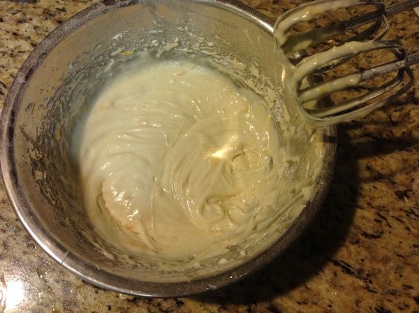 混合攪拌均勻;不要過度攪拌而產生筋性會影響口感.拌均到無粉狀顆粒後柔滑即可備用