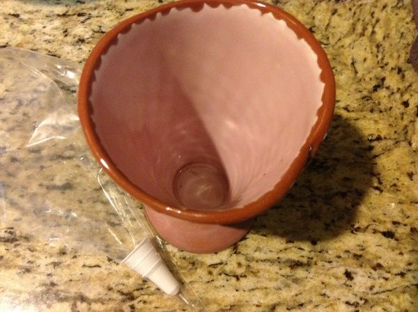 然後準備容器,擠花袋,擠花頭