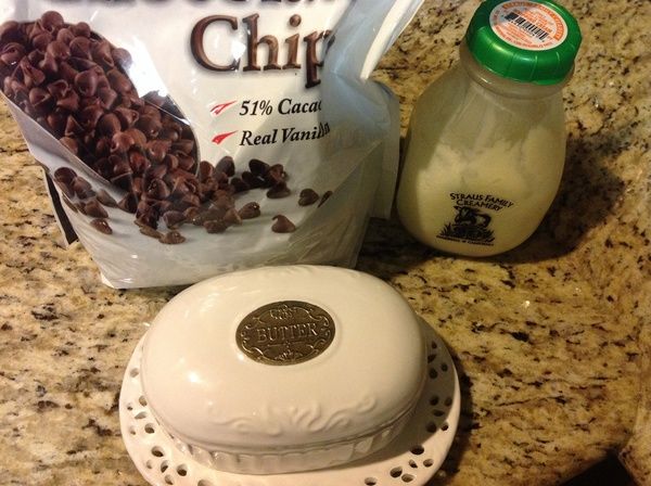 [巧克力餡:]在等待餅乾冷卻時,來做巧克力餡