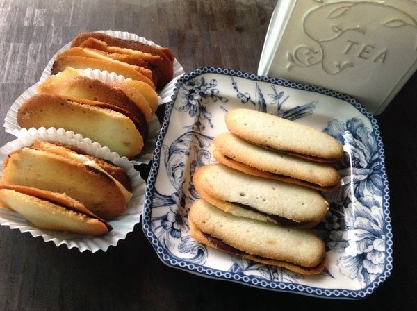 可將餅乾裝入杯子蛋糕烤紙內,像極了真正的米蘭諾巧克力餅乾!!