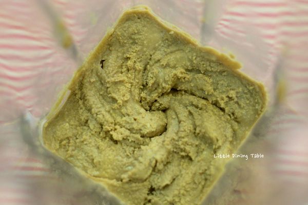 打約1分鐘後，開始出油了。