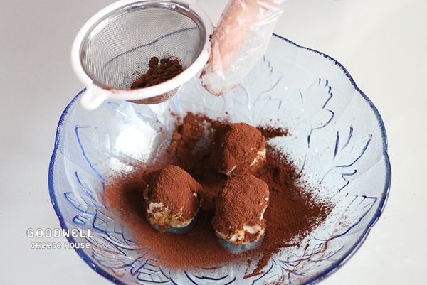 灑上無糖可可粉
