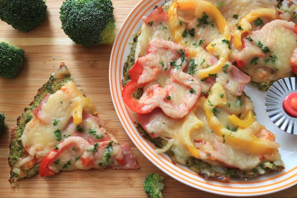 送入預熱好的烤箱，以220度烤到起司融化呈現金黃色。