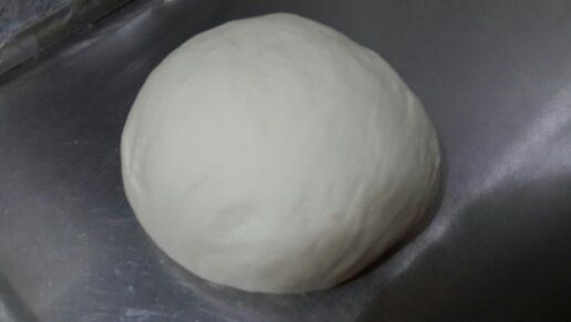 取出麵團壓出空氣後揉成圓形等一發約15~20分鐘